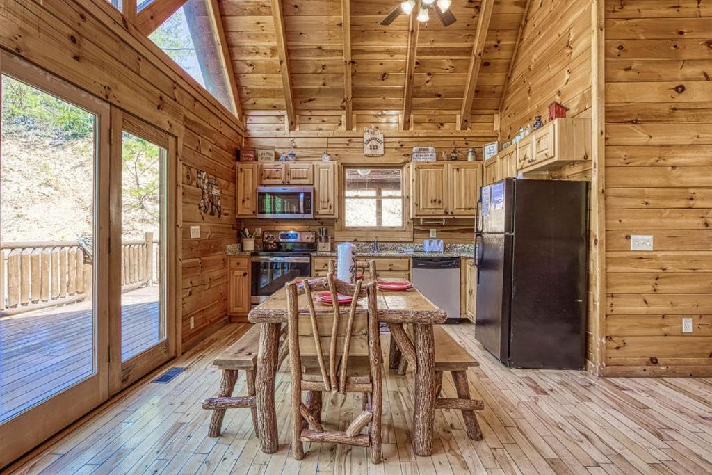 Heavenly Bear, Hot Tub, 1089 Of Free Attraction Tickets For Each Paid Day, Dollywood And More Sevierville Exterior foto