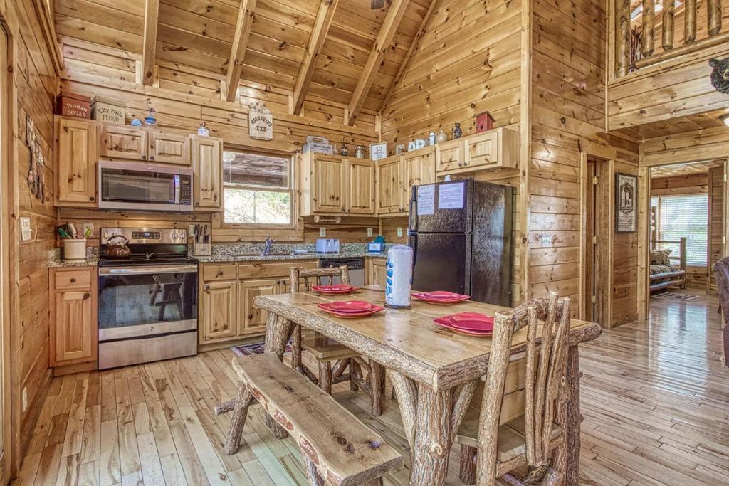 Heavenly Bear, Hot Tub, 1089 Of Free Attraction Tickets For Each Paid Day, Dollywood And More Sevierville Exterior foto